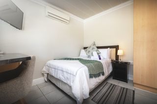 accommodation walmer self catering walmer villiers room6 002